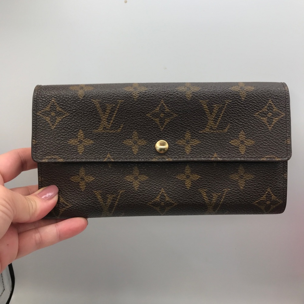 Authentic Louis Vuitton Sarah Wallet